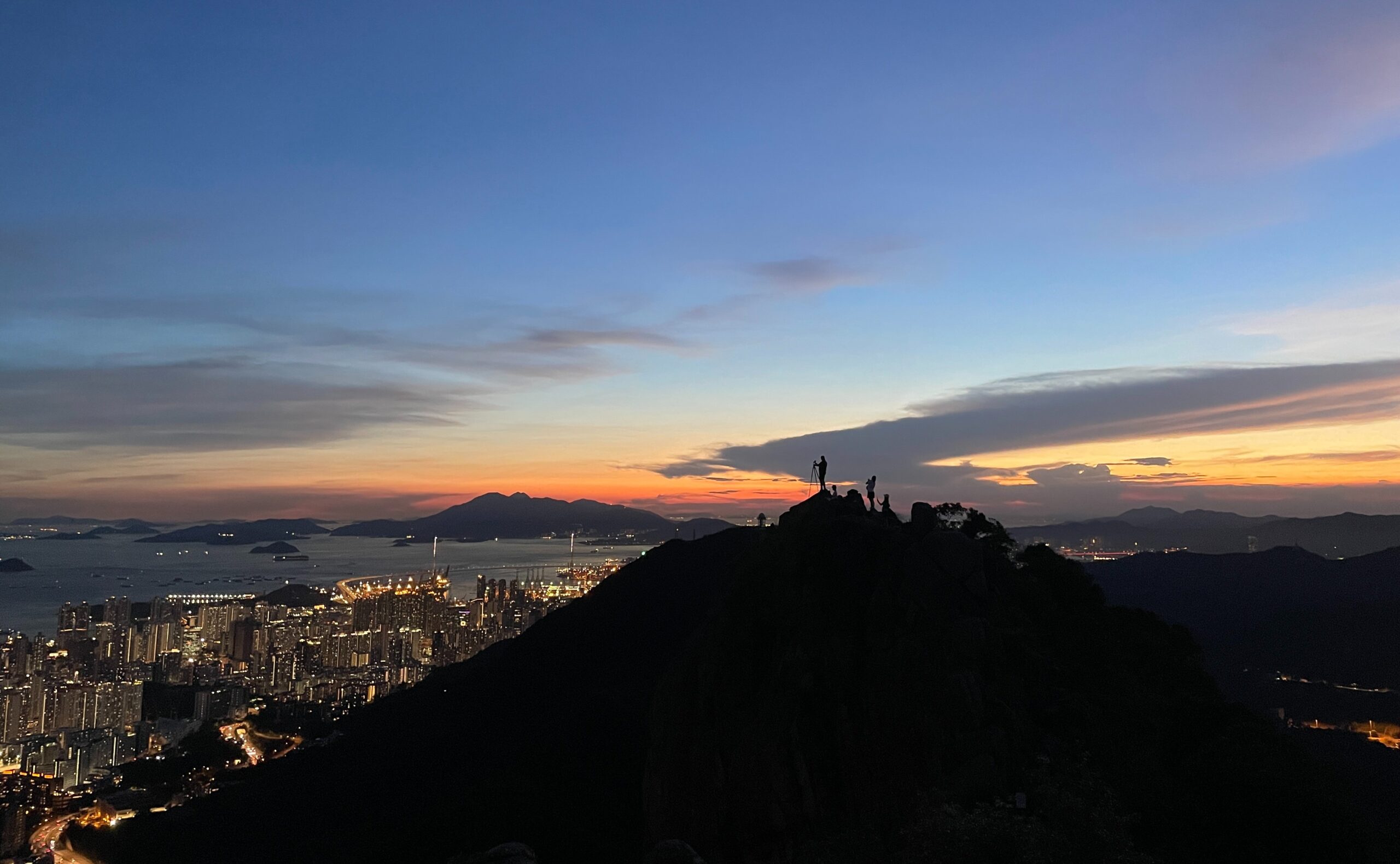 崝．夜行